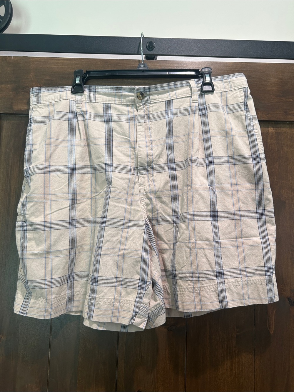 E409 Saddlebred Y2K Beige and Blue Plaid Flat Front Shorts